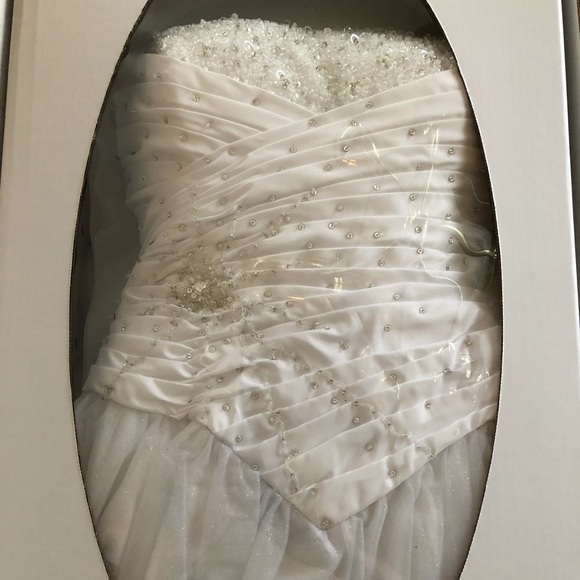 Wedding Dress custom enhanced with Swarovski crystals - Picture 2 of 7